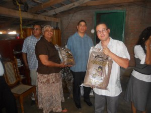 Repartiendo Alimentos en El Salvador